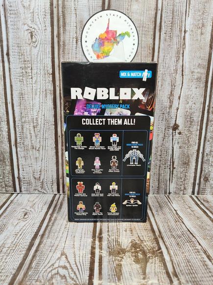 Roblox Deluxe Mystery Pack Series 3 Greenville: Car Dealer Worker With Code NIB - Picture 4 of 6